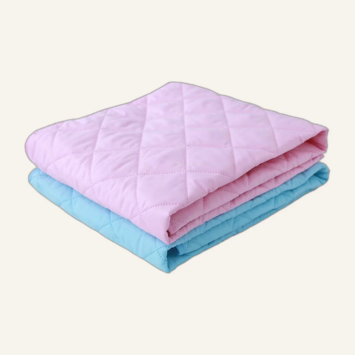 Teli fasciatoio trapuntati rosa e azzurro piegati